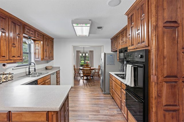 400 Meadow View Drive, Cleburne, TX 76033