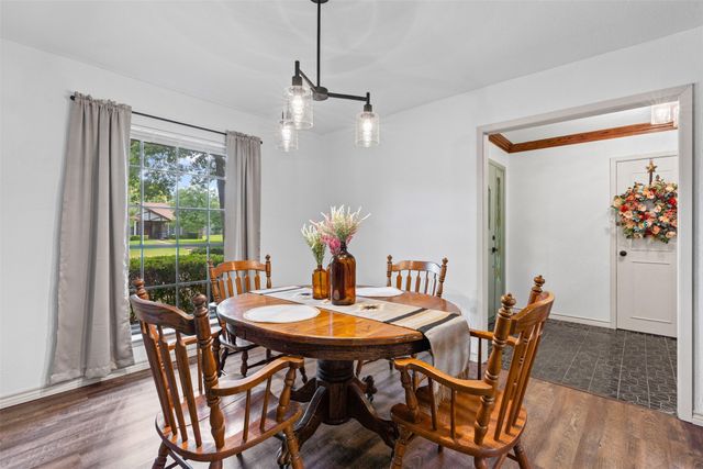 400 Meadow View Drive, Cleburne, TX 76033