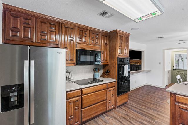 400 Meadow View Drive, Cleburne, TX 76033