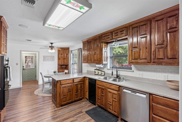 400 Meadow View Drive, Cleburne, TX 76033