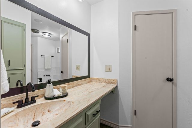 400 Meadow View Drive, Cleburne, TX 76033