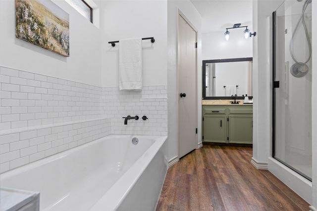 400 Meadow View Drive, Cleburne, TX 76033