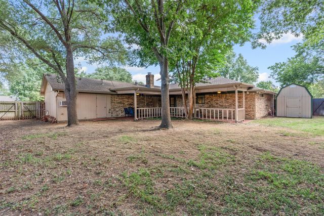 400 Meadow View Drive, Cleburne, TX 76033