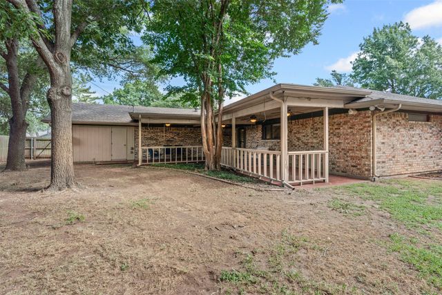 400 Meadow View Drive, Cleburne, TX 76033