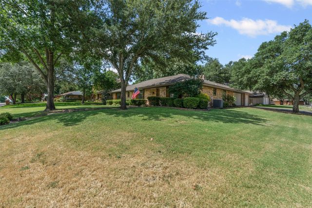 400 Meadow View Drive, Cleburne, TX 76033