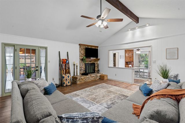 400 Meadow View Drive, Cleburne, TX 76033