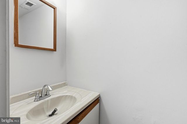 136 N TIMBER RD, Holland, PA 18966