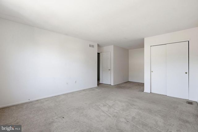 136 N TIMBER RD, Holland, PA 18966