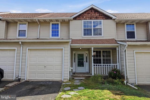 136 N TIMBER RD, Holland, PA 18966