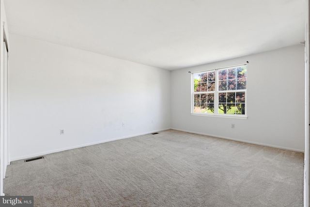 136 N TIMBER RD, Holland, PA 18966