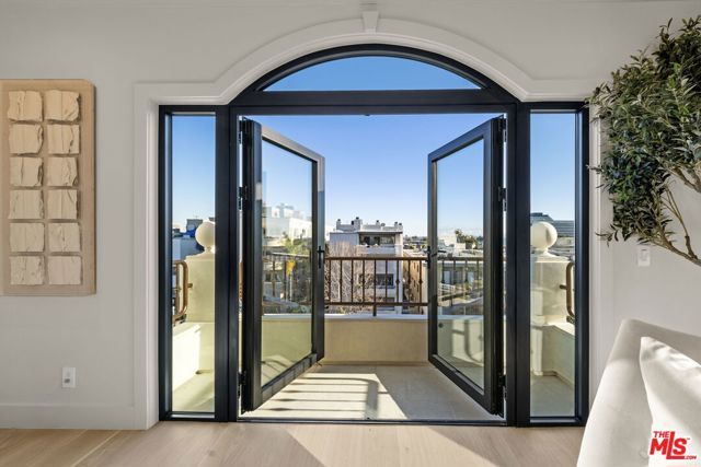 11923 Gorham Avenue 202, Los Angeles, CA 90049