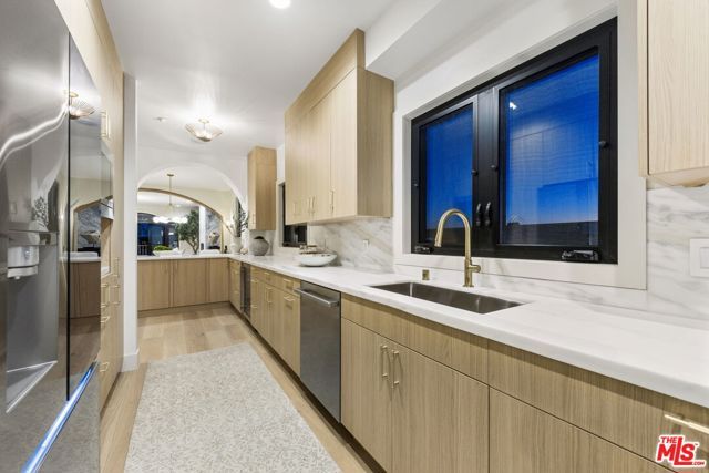 11923 Gorham Avenue 202, Los Angeles, CA 90049
