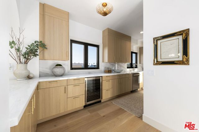 11923 Gorham Avenue 202, Los Angeles, CA 90049