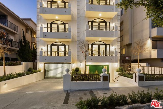 11923 Gorham Avenue 202, Los Angeles, CA 90049