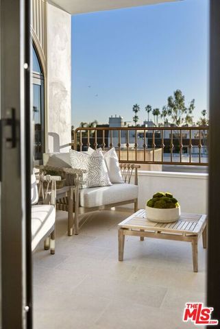 11923 Gorham Avenue 202, Los Angeles, CA 90049