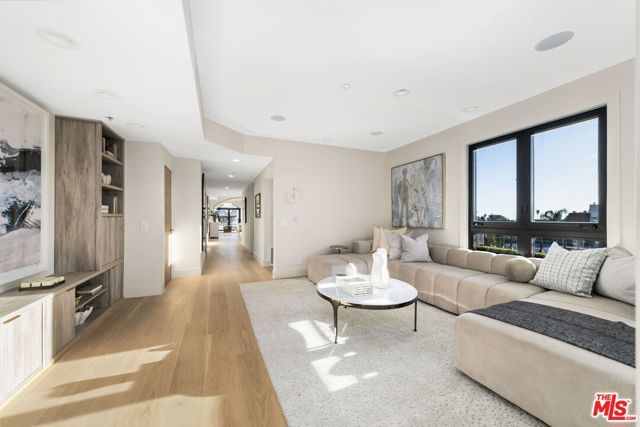 11923 Gorham Avenue 202, Los Angeles, CA 90049