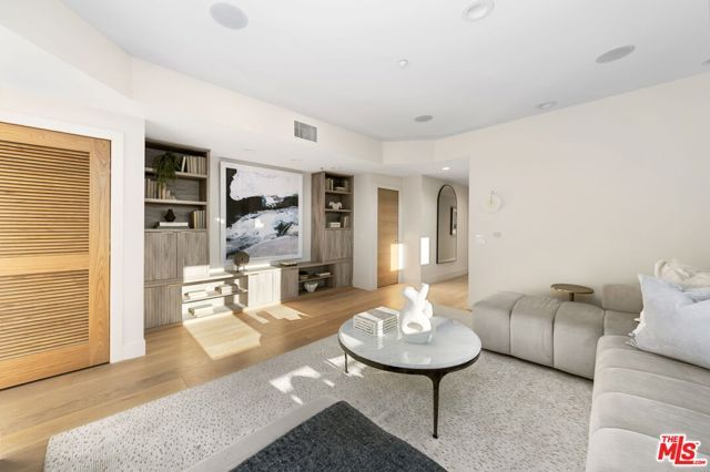 11923 Gorham Avenue 202, Los Angeles, CA 90049