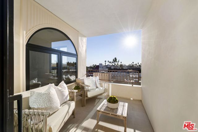 11923 Gorham Avenue 202, Los Angeles, CA 90049