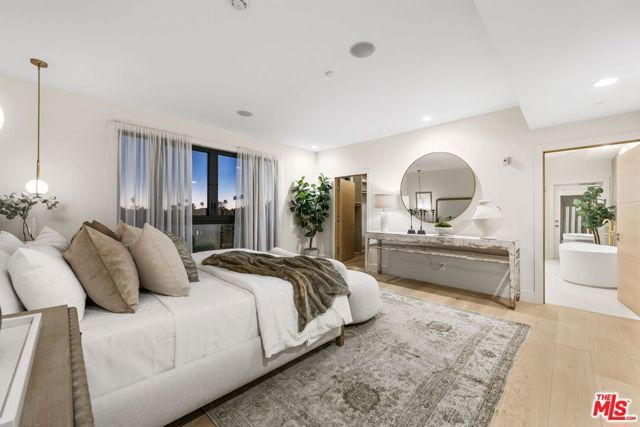 11923 Gorham Avenue 202, Los Angeles, CA 90049