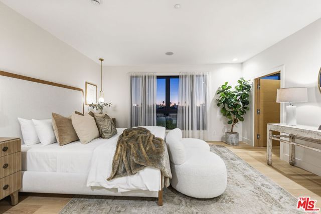 11923 Gorham Avenue 202, Los Angeles, CA 90049