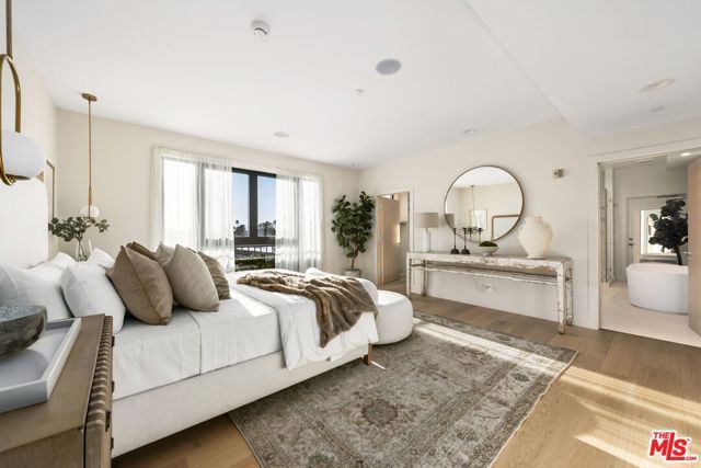 11923 Gorham Avenue 202, Los Angeles, CA 90049