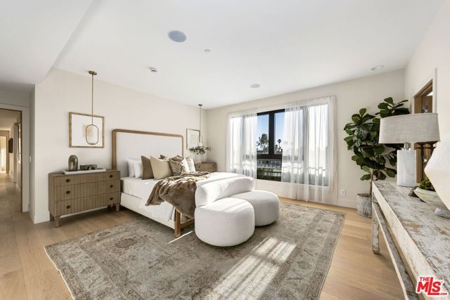 11923 Gorham Avenue 202, Los Angeles, CA 90049