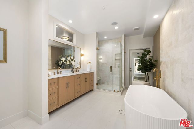 11923 Gorham Avenue 202, Los Angeles, CA 90049