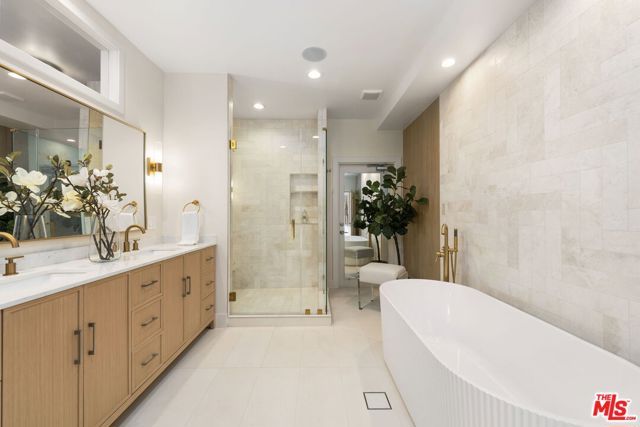 11923 Gorham Avenue 202, Los Angeles, CA 90049