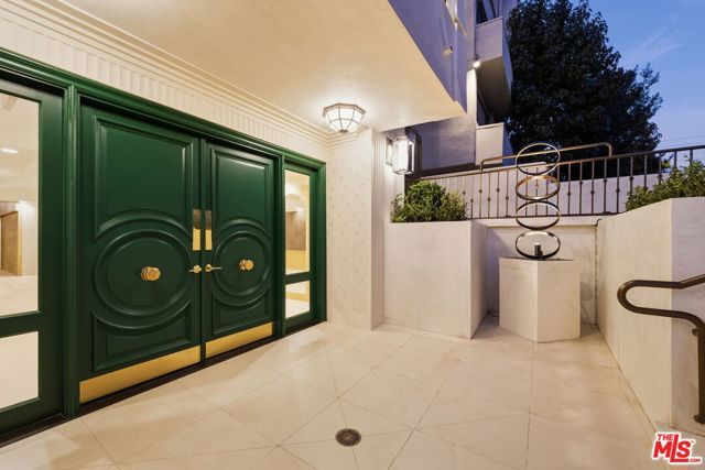 11923 Gorham Avenue 202, Los Angeles, CA 90049