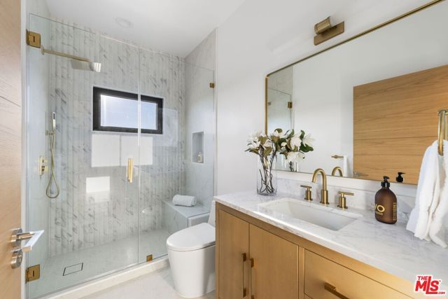 11923 Gorham Avenue 202, Los Angeles, CA 90049