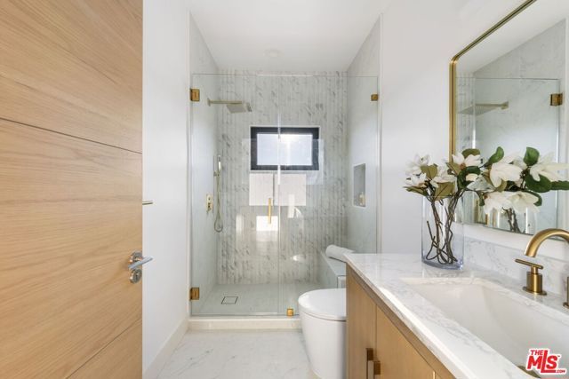 11923 Gorham Avenue 202, Los Angeles, CA 90049