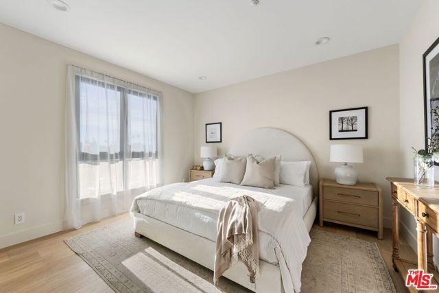 11923 Gorham Avenue 202, Los Angeles, CA 90049
