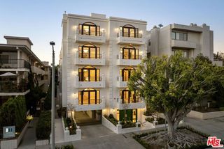 11923 Gorham Avenue 202, Los Angeles, CA 90049
