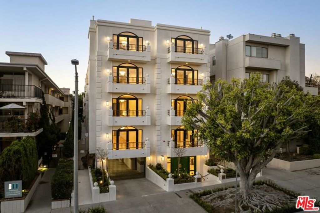 11923 Gorham Avenue 202, Los Angeles, CA 90049