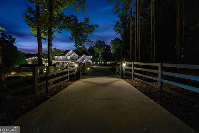 878 McIntosh Trail, Sharpsburg, GA 30277