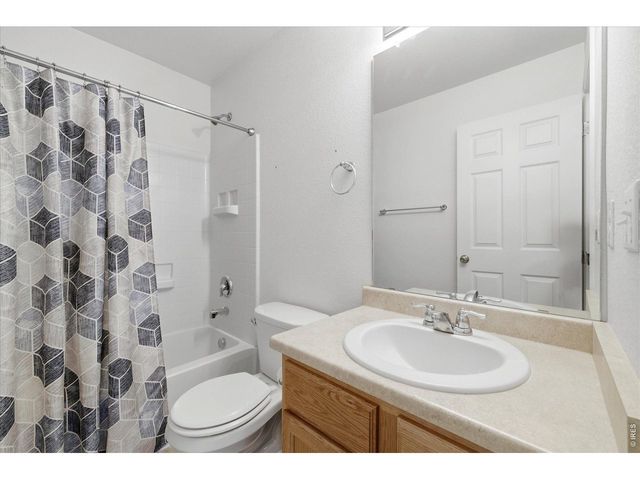 3901 Heatherwood Cir, Johnstown, CO 80534