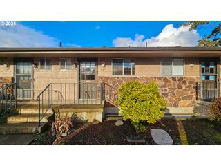 1394 Se COURT Ave 19, Roseburg, OR 97470