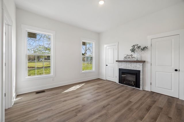 313 Portland Blvd, Portland, TN 37148