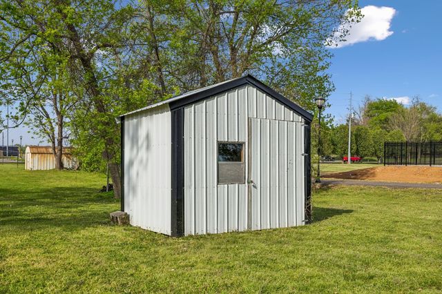 313 Portland Blvd, Portland, TN 37148