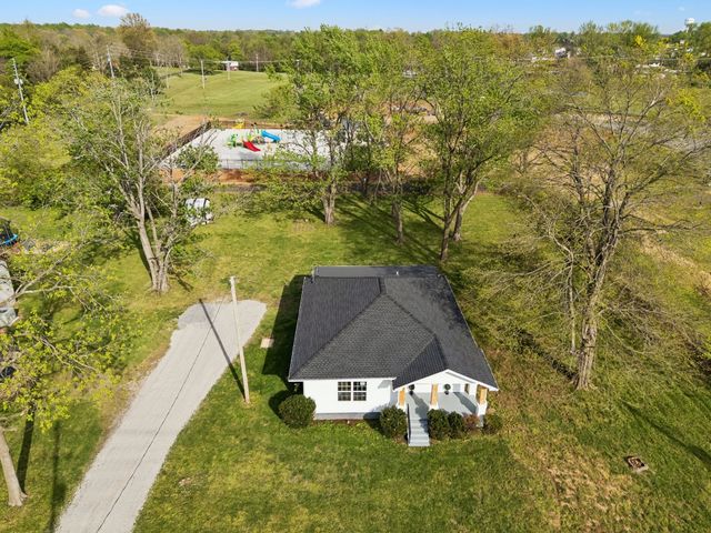 313 Portland Blvd, Portland, TN 37148