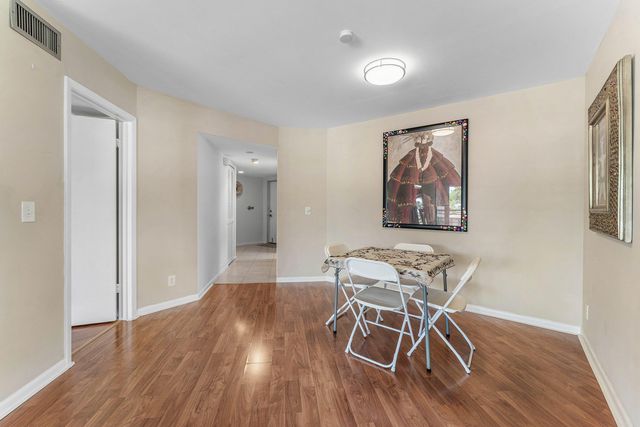 5040 Rose Hill Drive 206, Boynton Beach, FL 33437