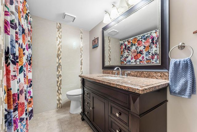 5040 Rose Hill Drive 206, Boynton Beach, FL 33437