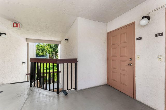 5040 Rose Hill Drive 206, Boynton Beach, FL 33437