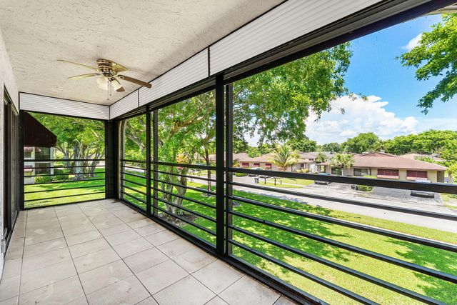 5040 Rose Hill Drive 206, Boynton Beach, FL 33437