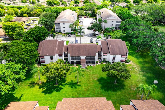 5040 Rose Hill Drive 206, Boynton Beach, FL 33437