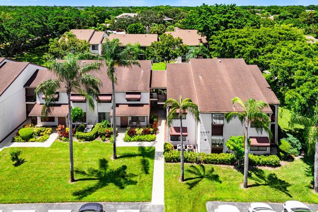 5040 Rose Hill Drive 206, Boynton Beach, FL 33437