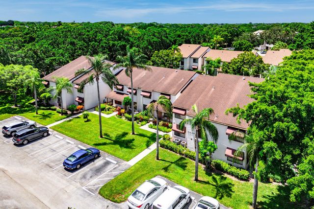 5040 Rose Hill Drive 206, Boynton Beach, FL 33437
