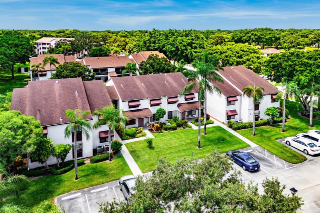 5040 Rose Hill Drive 206, Boynton Beach, FL 33437