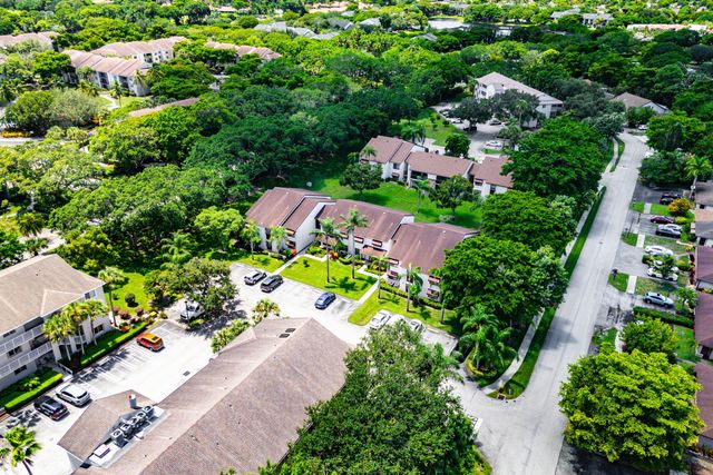 5040 Rose Hill Drive 206, Boynton Beach, FL 33437