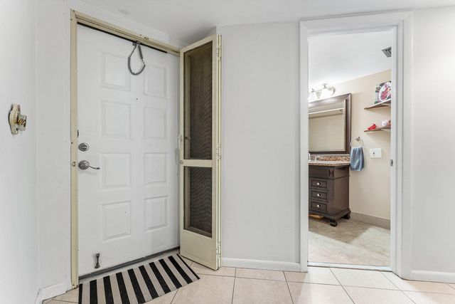 5040 Rose Hill Drive 206, Boynton Beach, FL 33437